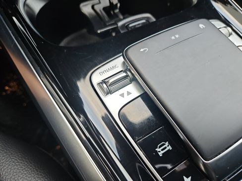 Used 2020 Mercedes-Benz GLB 250 4MATIC w/ Premium Package image 22