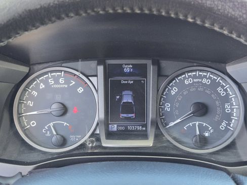 Used 2017 Toyota Tacoma TRD Sport w/ Tow Package RWD image 20