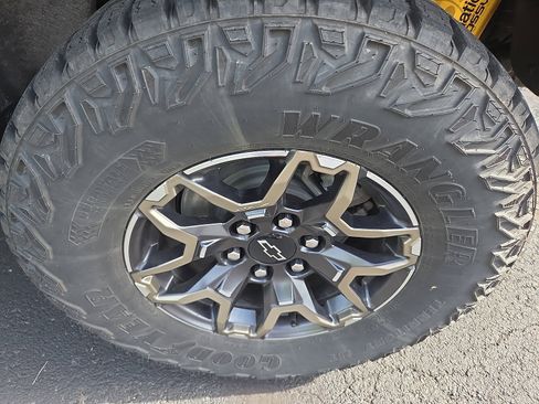 Used 2023 Chevrolet Colorado ZR2 w/ ZR2 Convenience Package III AWD/4WD image 11