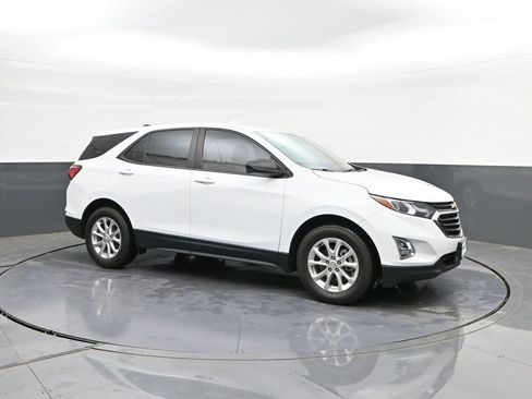 Used 2021 Chevrolet Equinox LS w/ LS Convenience Package FWD image 17