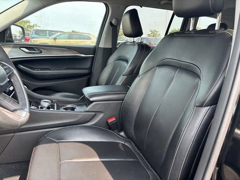 Used 2024 Jeep Grand Cherokee Limited w/ Luxury Tech Group II AWD/4WD image 5