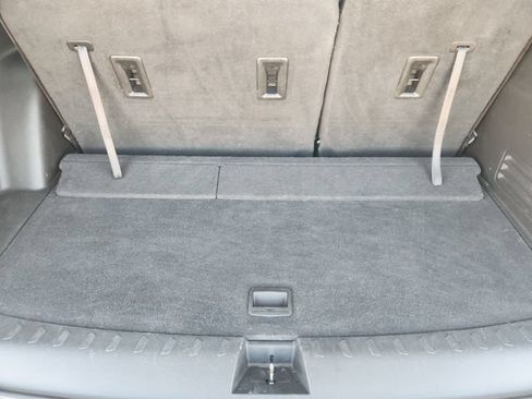 Used 2022 Chevrolet Traverse RS FWD image 32
