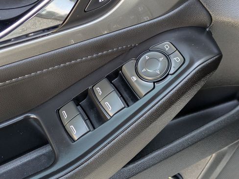 Certified 2023 Chevrolet Traverse LT image 11