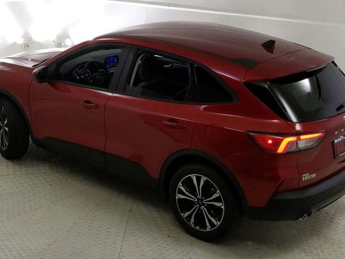 Used 2021 Ford Escape SE w/ SE Sport Appearance Package FWD image 17