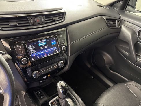 Used 2019 Nissan Rogue SL FWD image 35