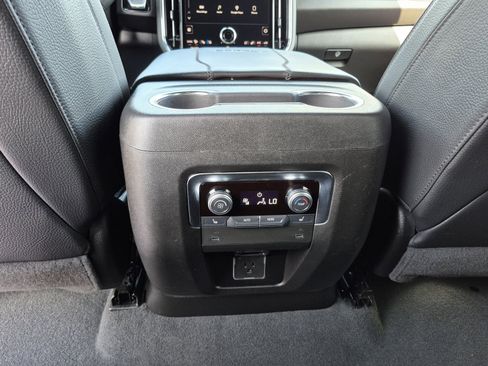 Used 2025 GMC Yukon XL Denali AWD/4WD image 17