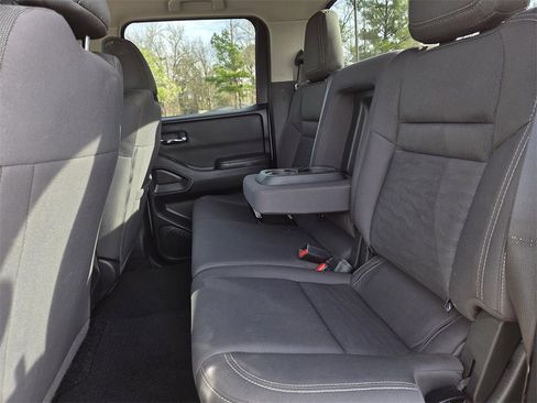 Used 2023 Nissan Frontier SV image 18