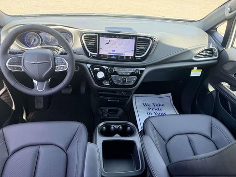 New 2026 Chrysler Pacifica Select FWD image 24