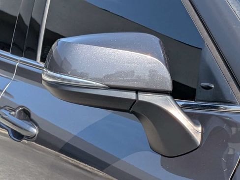 Used 2022 Toyota Highlander XLE FWD image 10