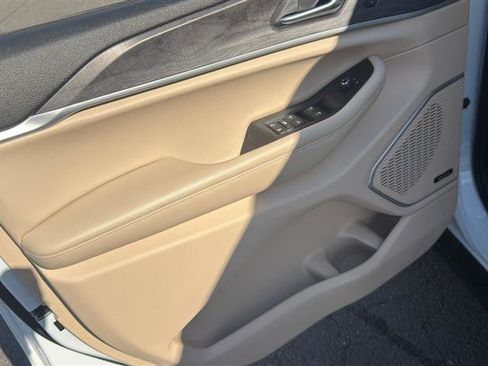 Used 2021 Jeep Grand Cherokee L Limited AWD/4WD image 6