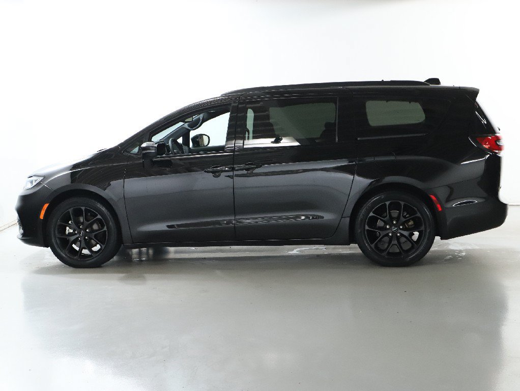 Used 2025 Chrysler Pacifica Limited FWD image 40