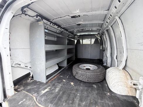 Used 2018 Chevrolet Express 2500 Extended image 13