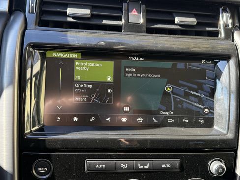 Used 2017 Land Rover Discovery First Edition image 21