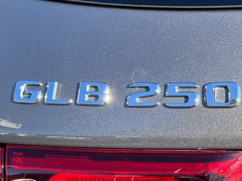 Used 2022 Mercedes-Benz GLB 250 image 21