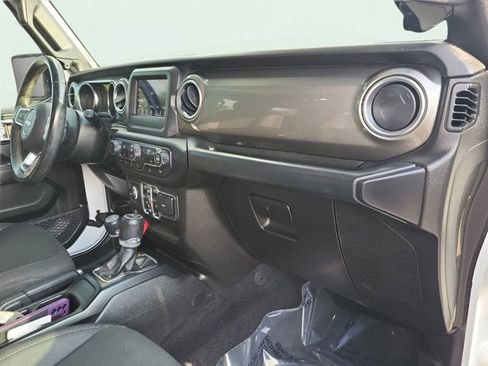 Used 2019 Jeep Wrangler Unlimited Sahara image 22