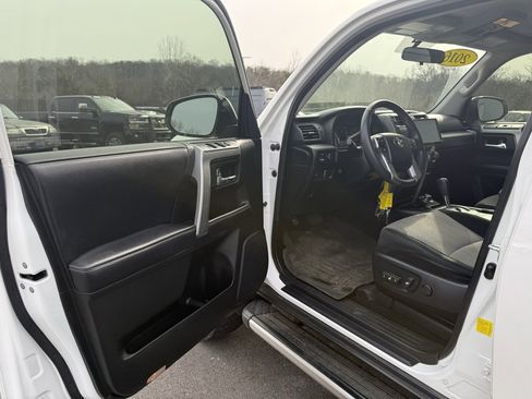 Used 2016 Toyota 4Runner SR5 image 23