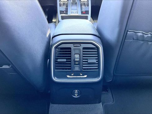 Used 2025 Porsche Macan image 35