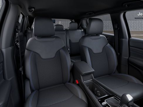New 2026 Jeep Compass Latitude AWD/4WD image 17