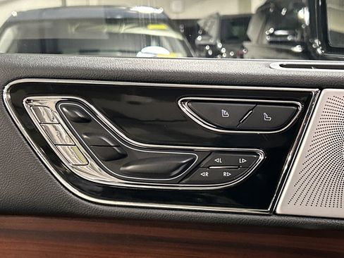 Used 2023 Lincoln Navigator Reserve AWD/4WD image 21