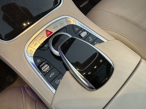 Used 2018 Mercedes-Benz S 560 Sedan image 21
