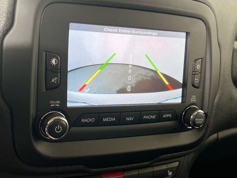 Used 2017 Jeep Renegade Latitude image 13