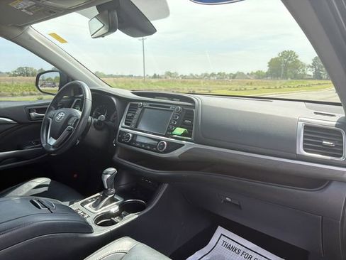 Used 2019 Toyota Highlander Limited image 16