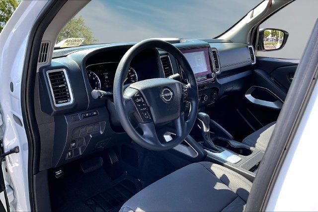 Certified 2023 Nissan Frontier SV w/ Tow Package RWD image 17