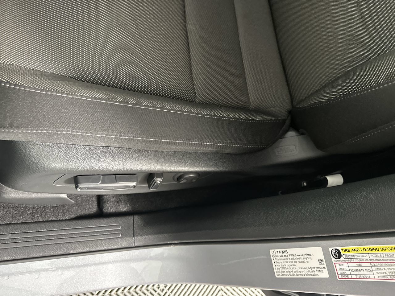 Used 2025 Honda CR-V EX image 9