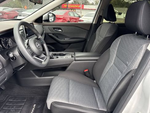 Used 2023 Nissan Rogue SV FWD image 9