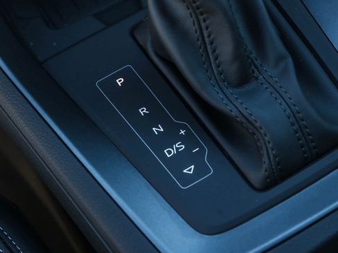 New 2025 Audi Q3 2.0T Premium image 32