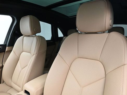 Certified 2026 Porsche Macan image 5