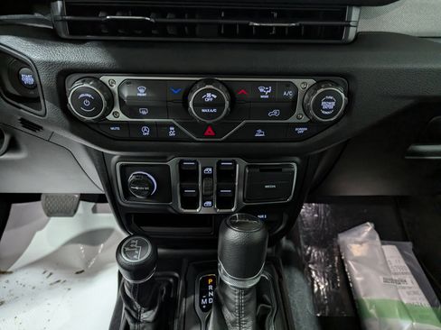 New 2026 Jeep Gladiator Sport image 19