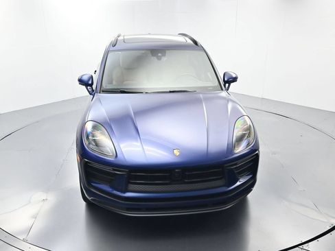 Certified 2025 Porsche Macan AWD/4WD image 42