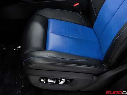 Used 2022 Rolls-Royce Cullinan Black Badge w/ Dark Exterior Package image 43