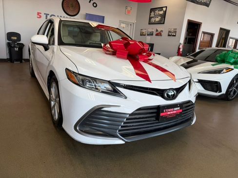 Used 2022 Toyota Camry LE image 3