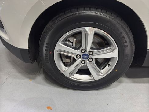 Used 2022 Ford Edge SEL w/ Convenience Package image 10