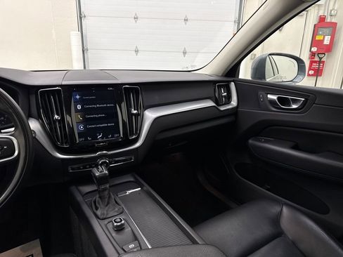 Used 2018 Volvo XC60 T6 Momentum w/ Advanced Package image 15