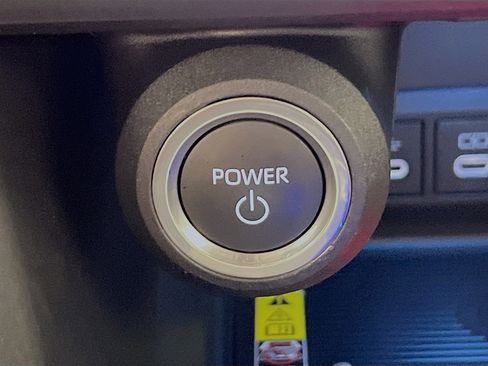 Used 2023 Toyota Venza LE image 23