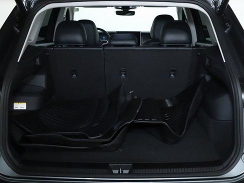 Certified 2025 Volkswagen Tiguan SE AWD/4WD image 29