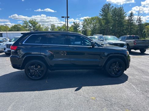 Used 2015 Jeep Grand Cherokee Altitude AWD/4WD image 15