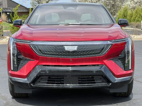 New 2026 Cadillac Optiq Sport 1 w/ LPO, Floor Liner Package AWD/4WD image 35