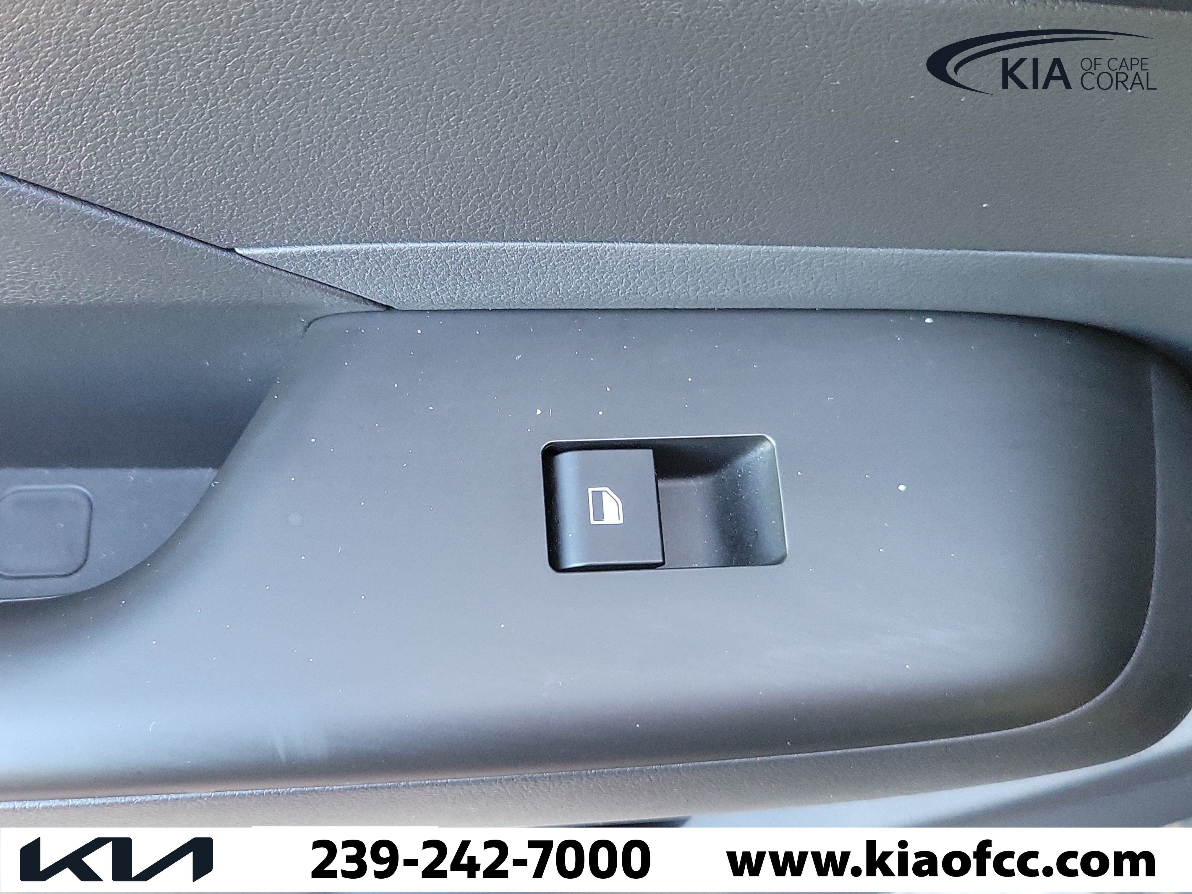 Used 2024 Hyundai Kona SEL w/ Convenience Package FWD image 14