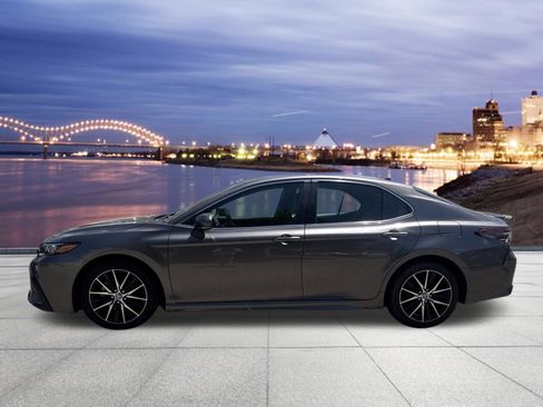 Used 2023 Toyota Camry SE FWD image 2