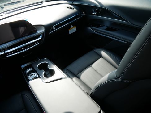 Used 2026 Cadillac Lyriq Premium Luxury w/ LPO, Floor Liner Package AWD/4WD image 9