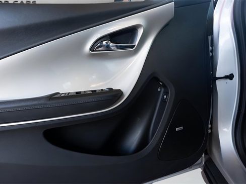 Used 2012 Chevrolet Volt Premium w/ Premium Trim Package image 22