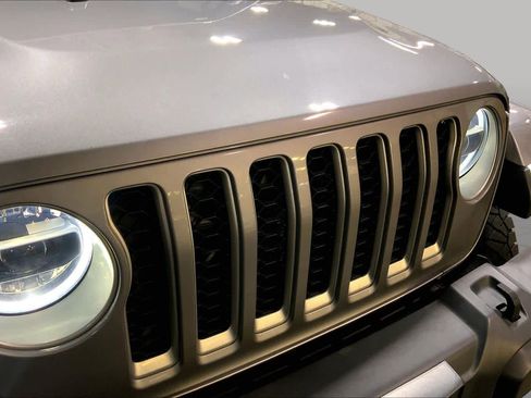 Used 2020 Jeep Gladiator Overland AWD/4WD image 30