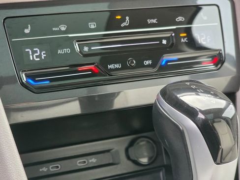 Used 2022 Volkswagen Tiguan SE image 29