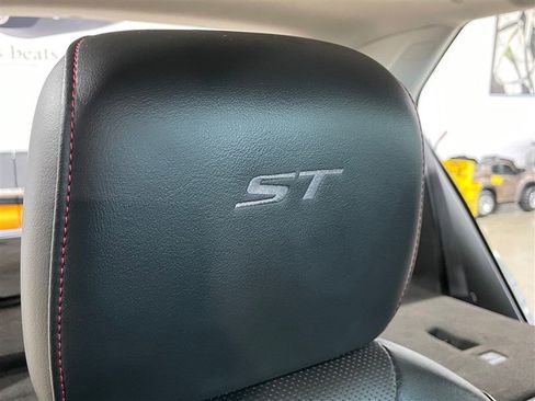 Used 2023 Buick Envision Essence w/ Sport Touring Package image 26