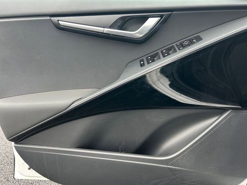 Used 2023 Kia Niro EX image 22