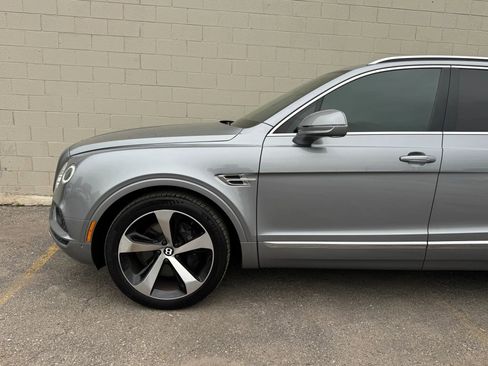 Used 2020 Bentley Bentayga AWD/4WD image 2